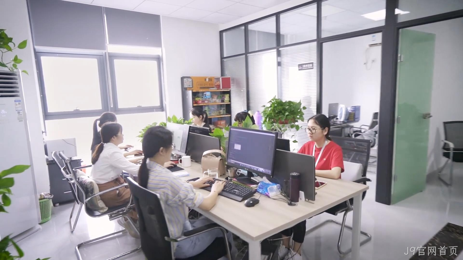 J9官网首页网站建设怎么做更专业？本地企业建站避坑与实操指南